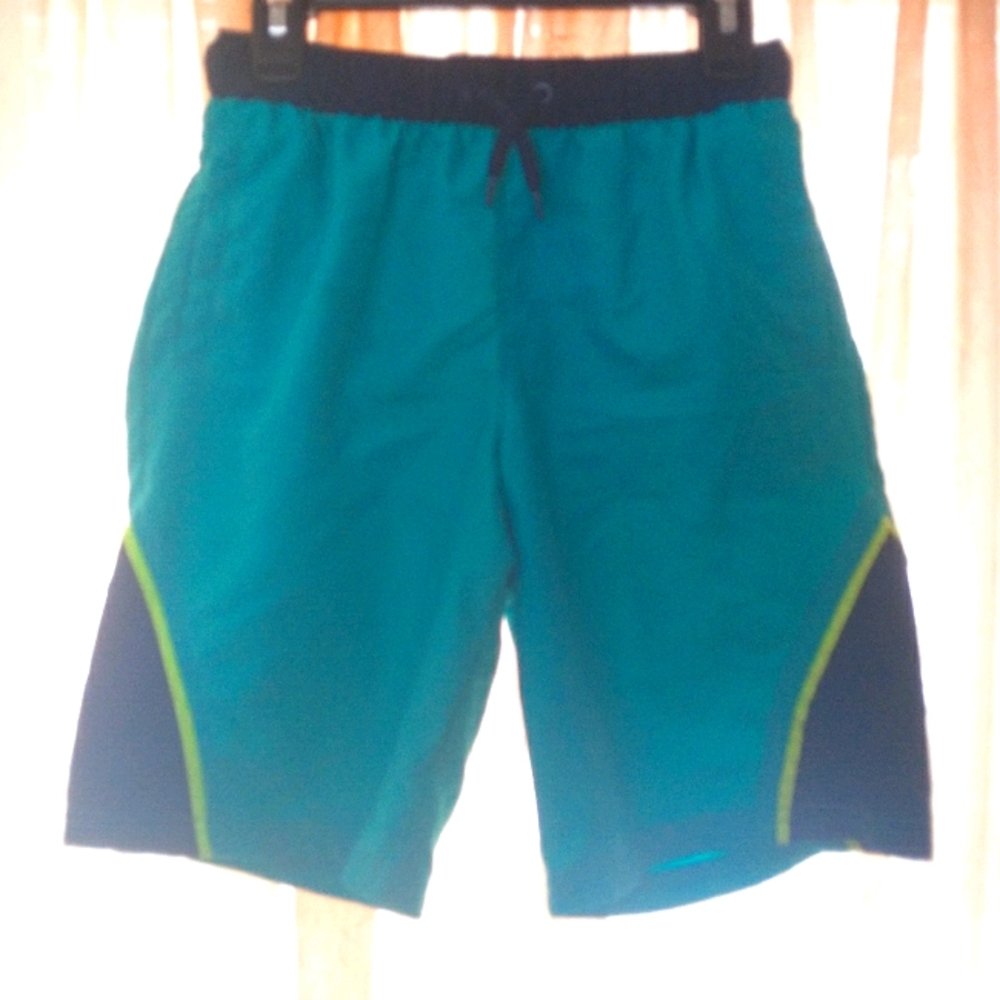 Boys L swim shorts
